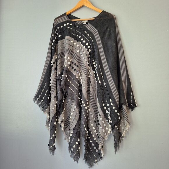 Demdaco Black White Fringe Lightweight Pullover Poncho Womens One Size - Picture 1 of 9